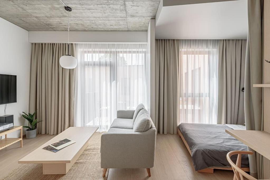 Cozy Japanese Oasis With Balcony, Gramophone, Netflix Apartment Vilnius Bagian luar foto