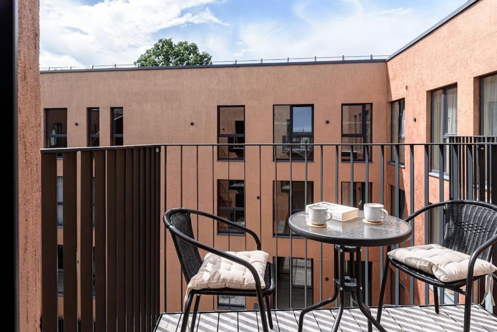 Cozy Japanese Oasis With Balcony, Gramophone, Netflix Apartment Vilnius Bagian luar foto