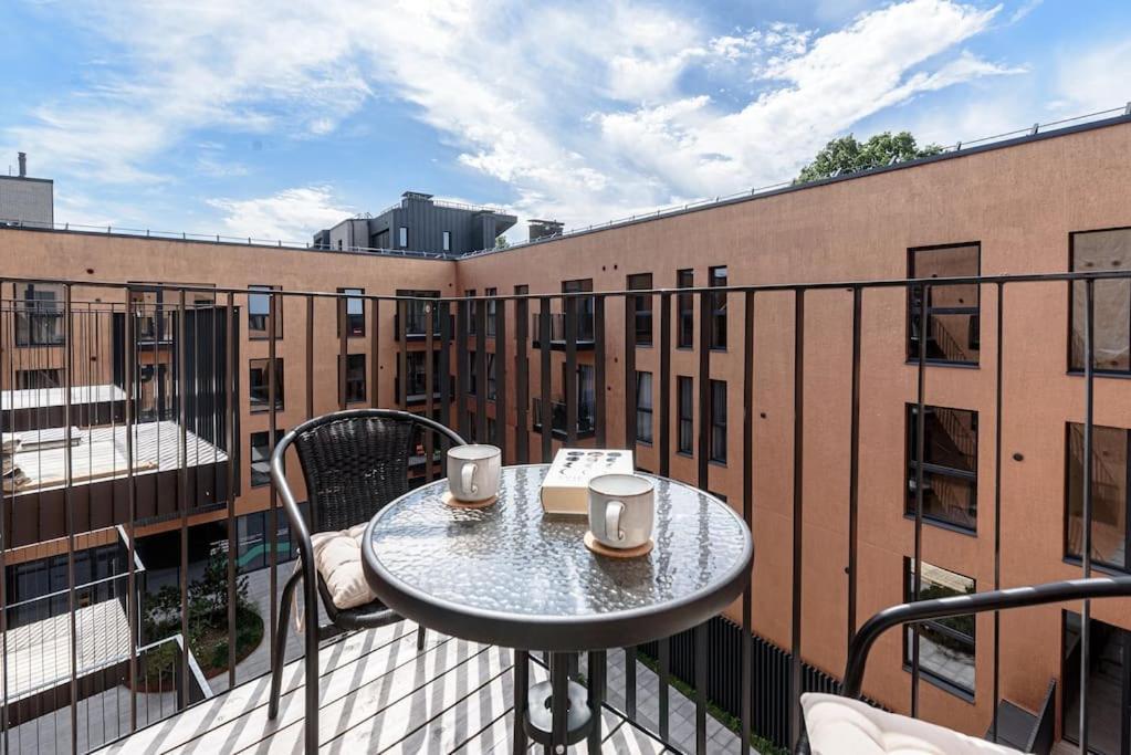 Cozy Japanese Oasis With Balcony, Gramophone, Netflix Apartment Vilnius Bagian luar foto