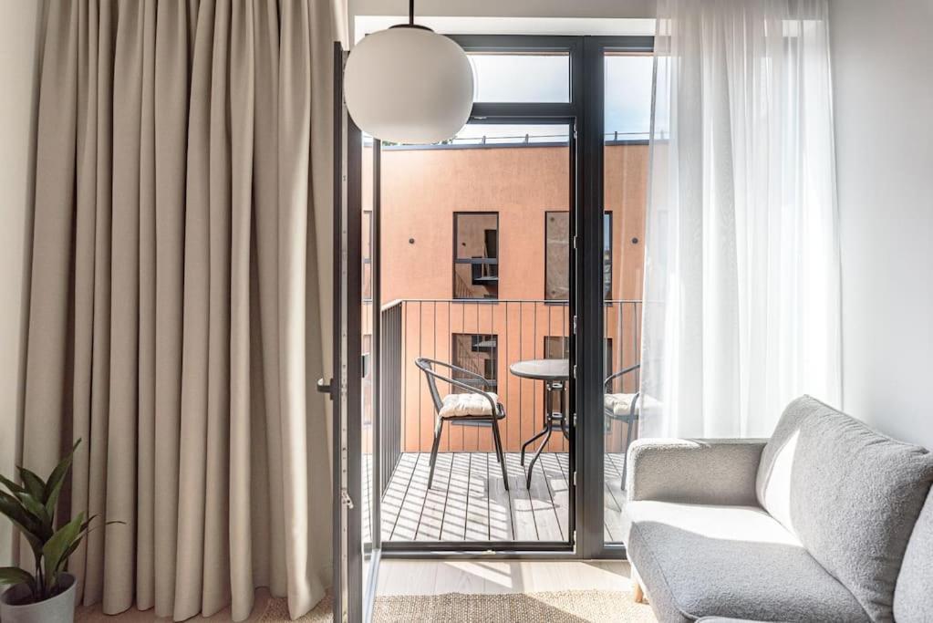 Cozy Japanese Oasis With Balcony, Gramophone, Netflix Apartment Vilnius Bagian luar foto
